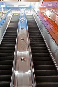 电扶车车站楼梯出口城市金属自动扶梯运输入口地铁站脚步背景图片