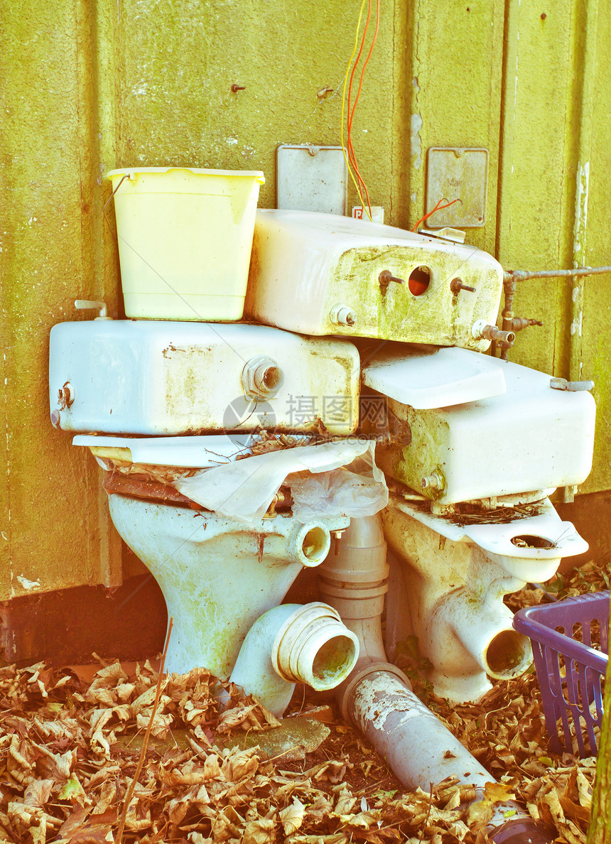 垃圾堆场倾倒洗手间废料废料场制品浴室院子陶瓷图片