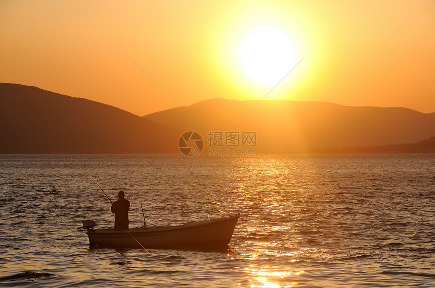 渔业爬坡反射天空渔夫发动机假期垂钓者爱好丘陵男人图片