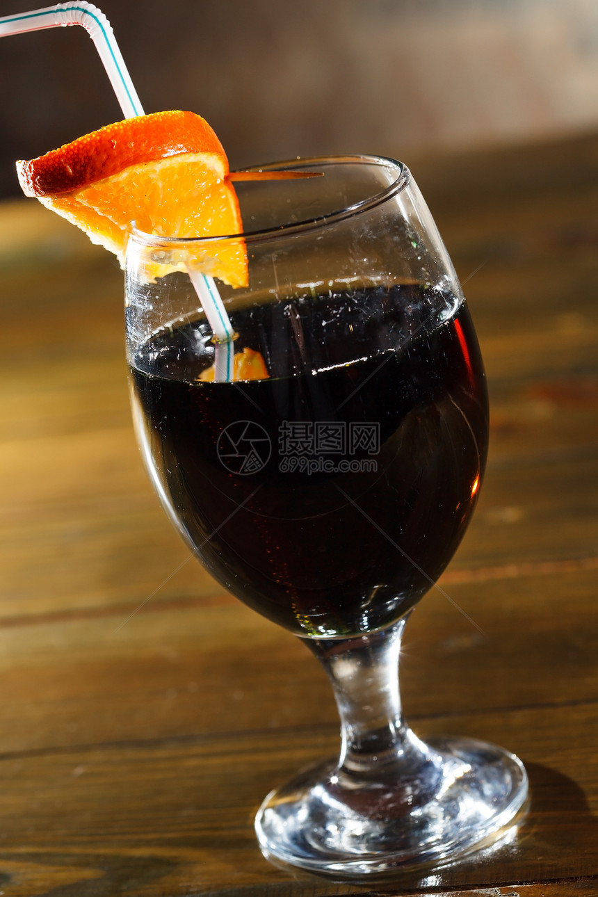 酒吧鸡尾酒派对异国玻璃水果酒精橙子庆典可乐果汁苏打图片
