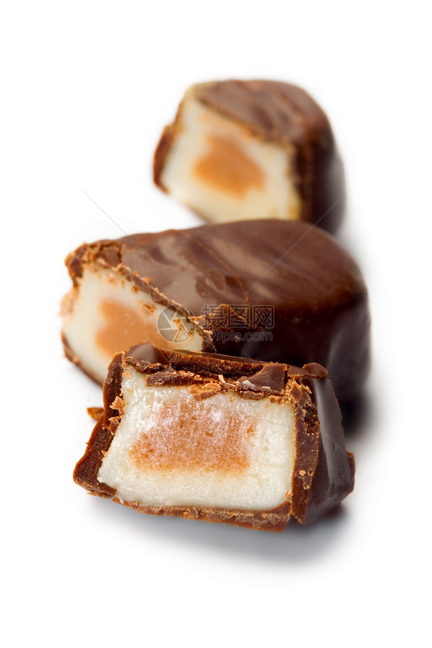白上孤立的糖果棕色育肥白色可可切割巧克力宏观营养甜点食物图片