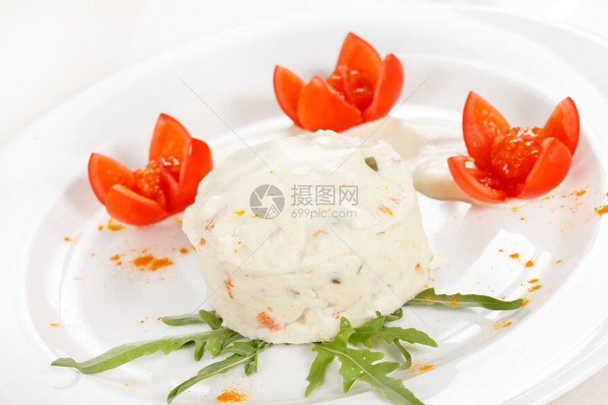 鱼小吃沙拉海鲜草本植物盘子餐厅叶子牛肉片风格用餐图片