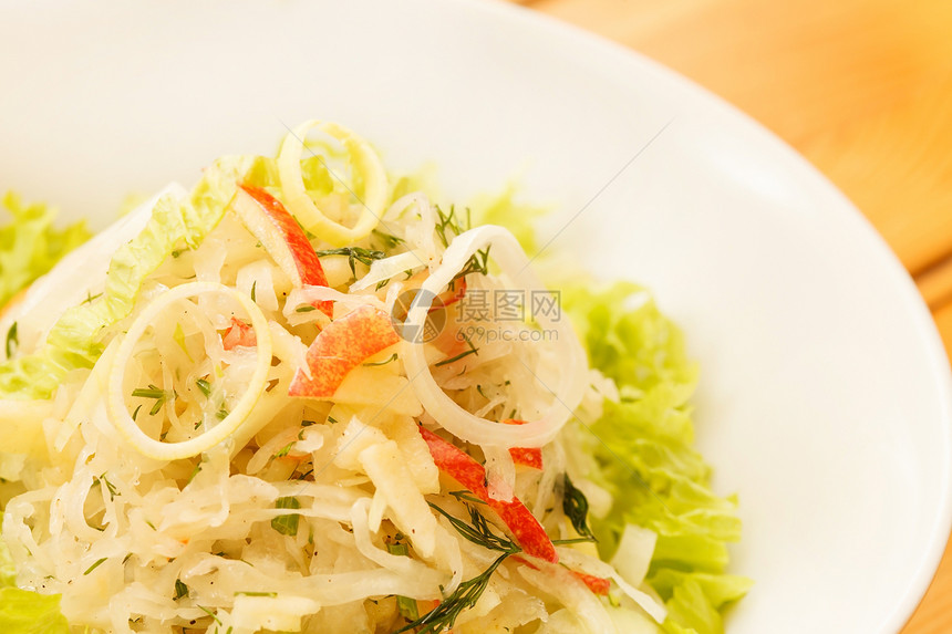 配有沙拉卷心菜的沙拉小吃盘子食品美食服务蔬菜黄瓜色拉香料烹饪图片