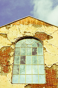 旧仓库玻璃窗格衰变风化工厂建筑砖块框架窗户工业背景图片
