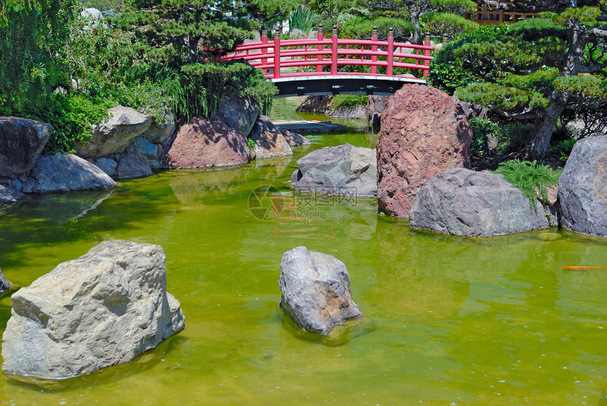 日式红桥在十六园子的日本红桥图片
