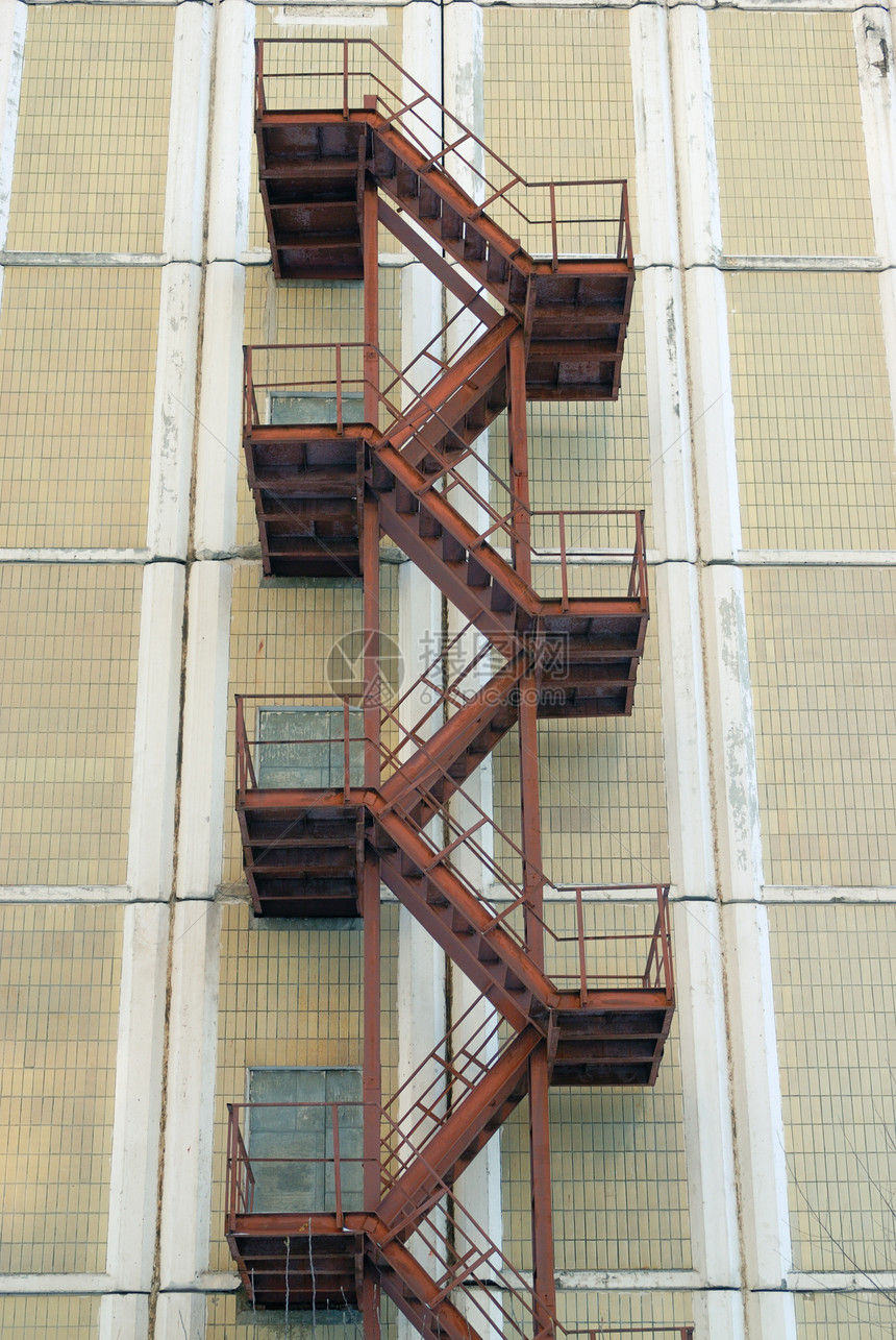 越火逃逸场景栏杆安全情况危险金属梯子房子棕色建造图片