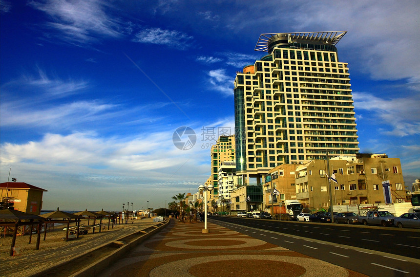 以色列特拉维夫晴天地标天线建筑阳光蓝色摩天大楼城市建筑学生活图片