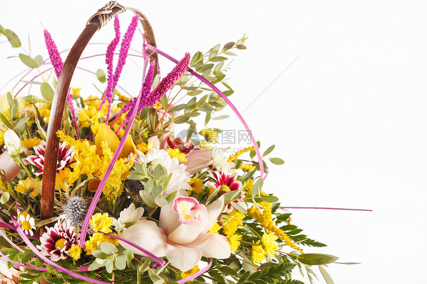 篮子里的鲜花婚礼花瓶雏菊叶子植物群菊花礼物蓝色订婚绣球花图片