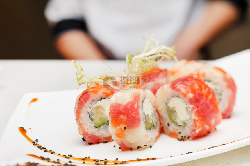 好吃的寿司盘子美食筷子厨师食物用餐鳗鱼厨房海鲜芝麻图片