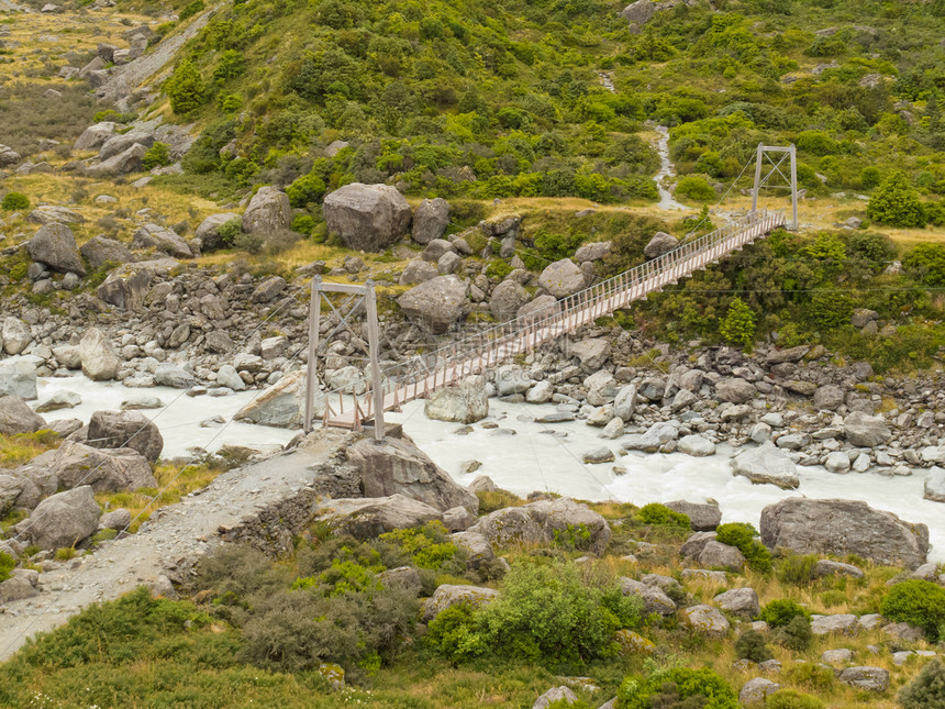 新西兰山河上游桥 横跨新西兰山河旅游电缆河道人行道小路环境穿越木头流动荒野图片