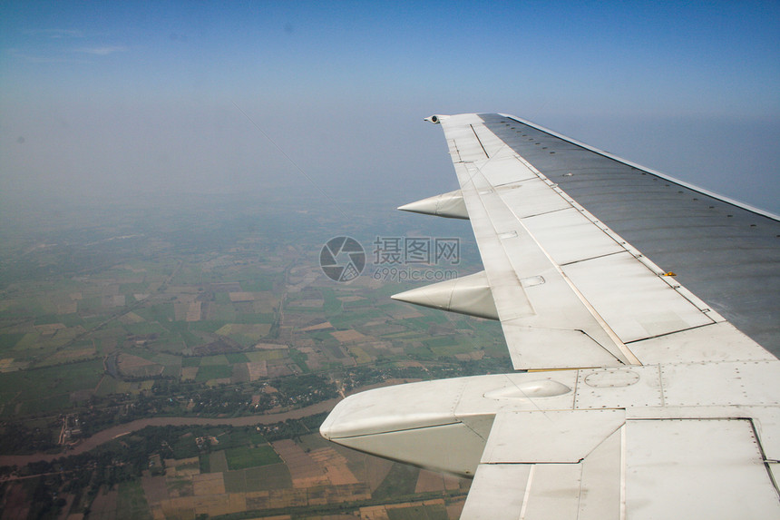 飞机飞行假期旅游喷射地形场地风景翅膀窗户旅行蓝色图片