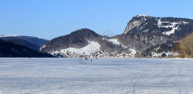 沃州瑞士Joux河谷和Le Pont村冷冻湖背景