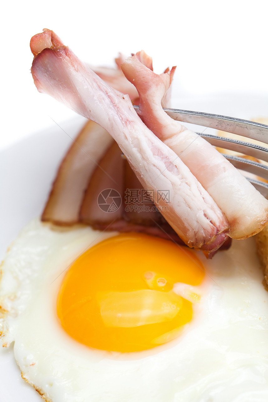 餐盘 叉叉和面包上的炒鸡蛋培根食品橙子美食盘子黄色猪肉眼睛白色晴天油炸图片