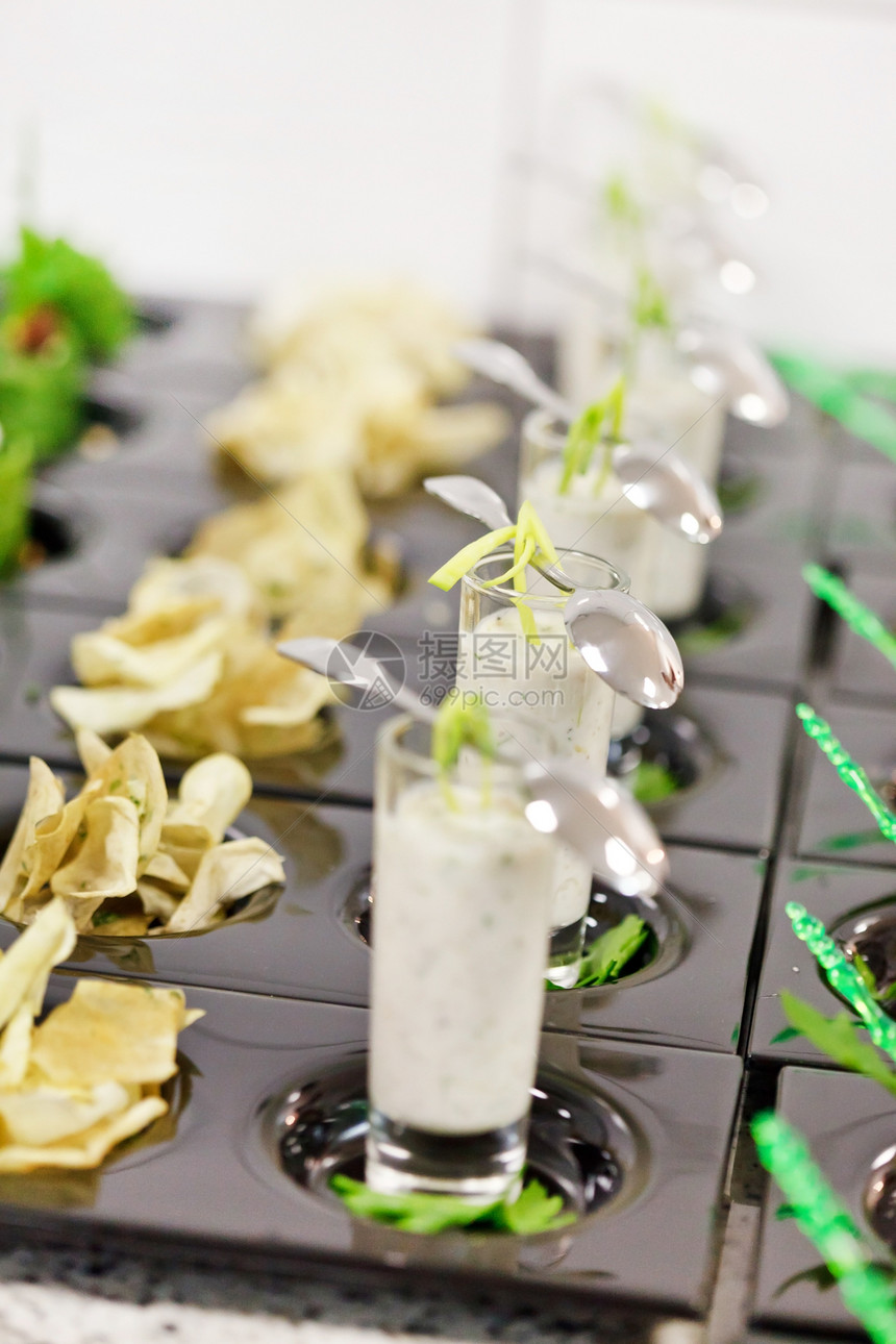 greek 酸奶 带花卷卷奶制品芹菜胡椒饮食营养玻璃黄瓜午餐勺子食物图片