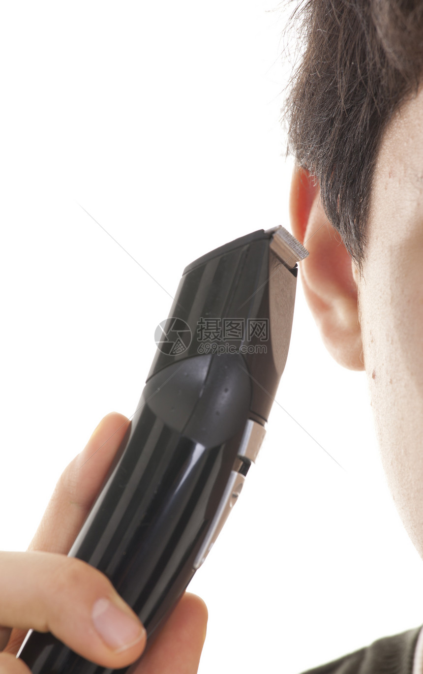 近在眼前的鼻子旁有短片的贴近人肖像器具头发耳朵微笑男性刮胡子刀具马夫修剪机器图片