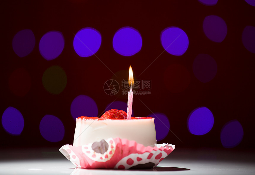 生日蛋糕绿色火焰小雨红色黄色庆典条纹蜡烛橙子蓝色图片