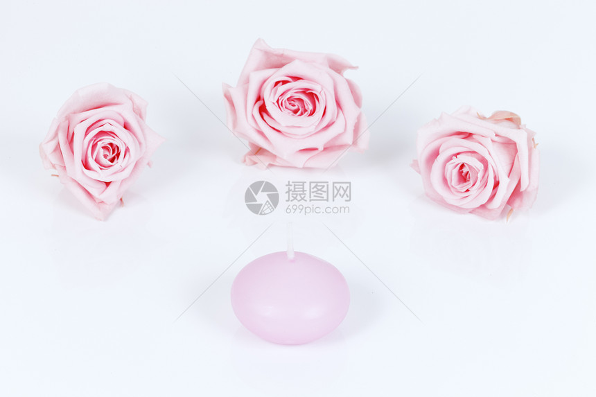 蜡烛和玫瑰治疗叶子蕾丝温泉工作室白色粉色女性化花瓣香味图片