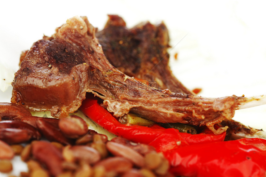 烤肋骨和蔬菜盘子餐厅猪肉食物美食宏观营养香料腰部美味图片