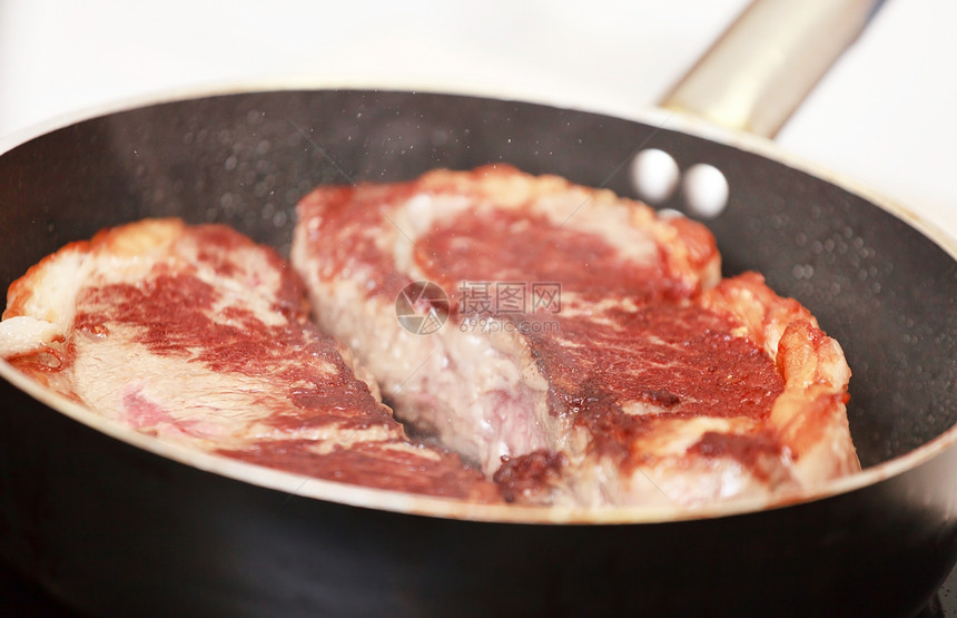 煎锅里牛肉牛排美味英语巡回赛牛肉鱼片奶牛厨房美食生物食物图片