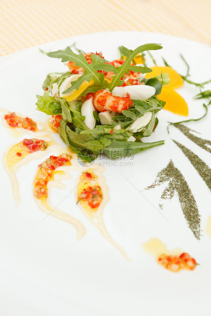 夏季沙拉和虾蔬菜橙子水果鱿鱼饮食香菜美食海鲜熟食盘子图片