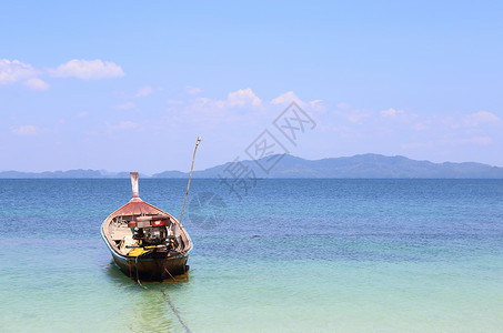 利米科伦清水和蓝天空 泰国利普岛旅游旅行支撑海景晴天蓝色地平线珊瑚海岸岩石背景