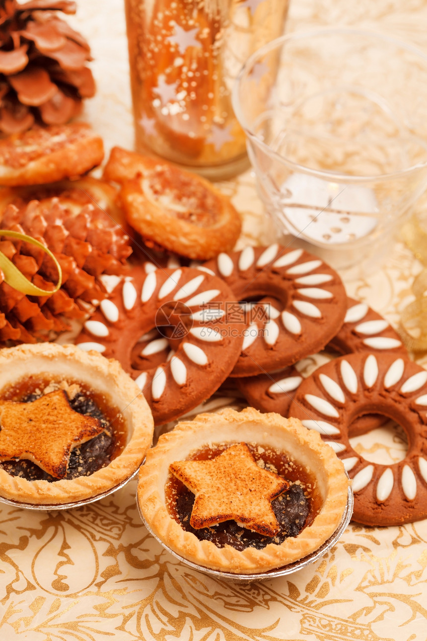 圣诞节甜点照片水果丝带星形食物文化金子馅饼蛋糕锥体图片