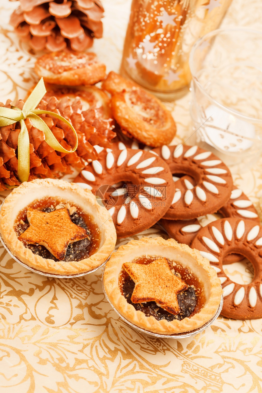 圣诞节甜点馅饼食物水果星形照片文化巧克力金子丝带锥体图片
