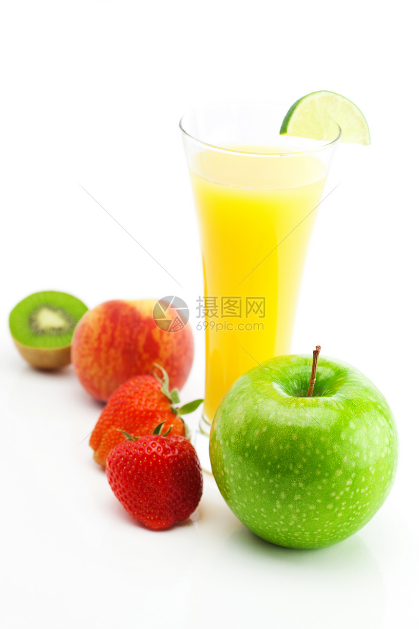果汁 苹果 草莓 梨和 白边隔离图片