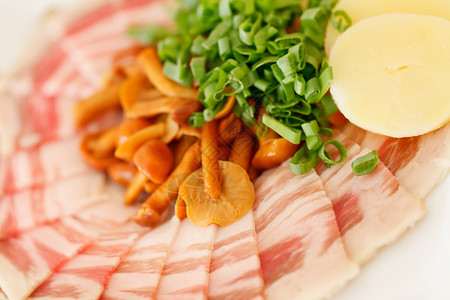 蘑菇开胃菜食物熏制营养小吃餐厅桌子菜单派对熏肉土豆背景图片
