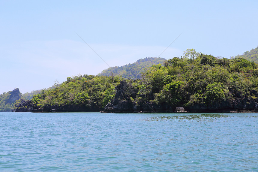 热带海岛岩 泰国克拉比海岸线 岛屿天堂闲暇海滩假期岩石海岸天空热带旅行风景图片