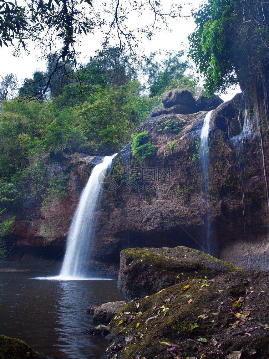 Haew Suwat瀑布环境石头深渊天堂植物公园风景国家遗产岩石图片