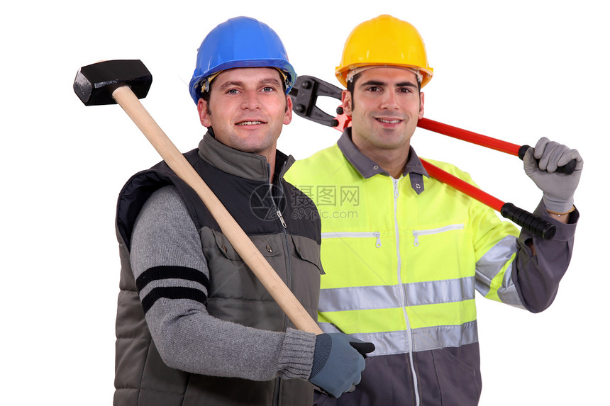 两名工人手持牵绳和肩带图片