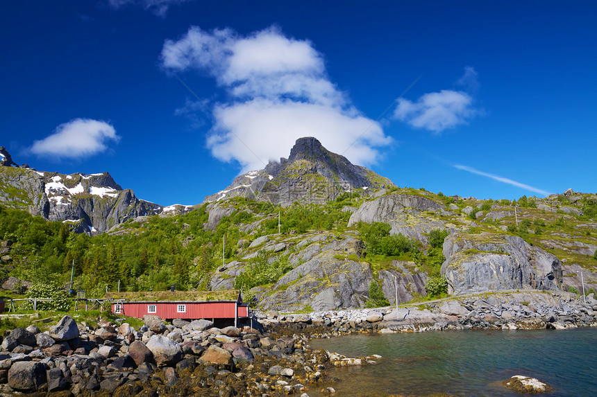 在fjord 的挪威小屋图片