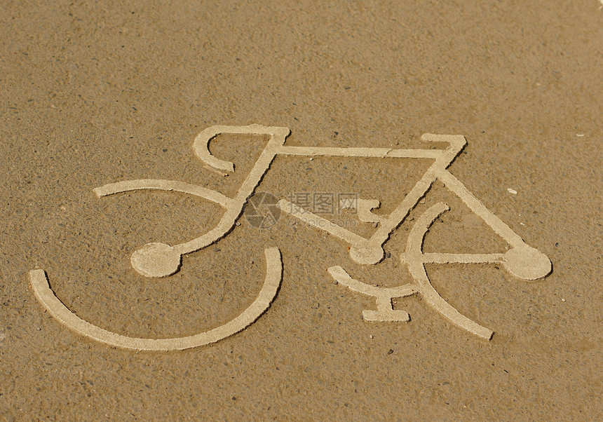 自行车白漆白标志牌途径路标踏板运动轮子地面车道分数交通灰色图片