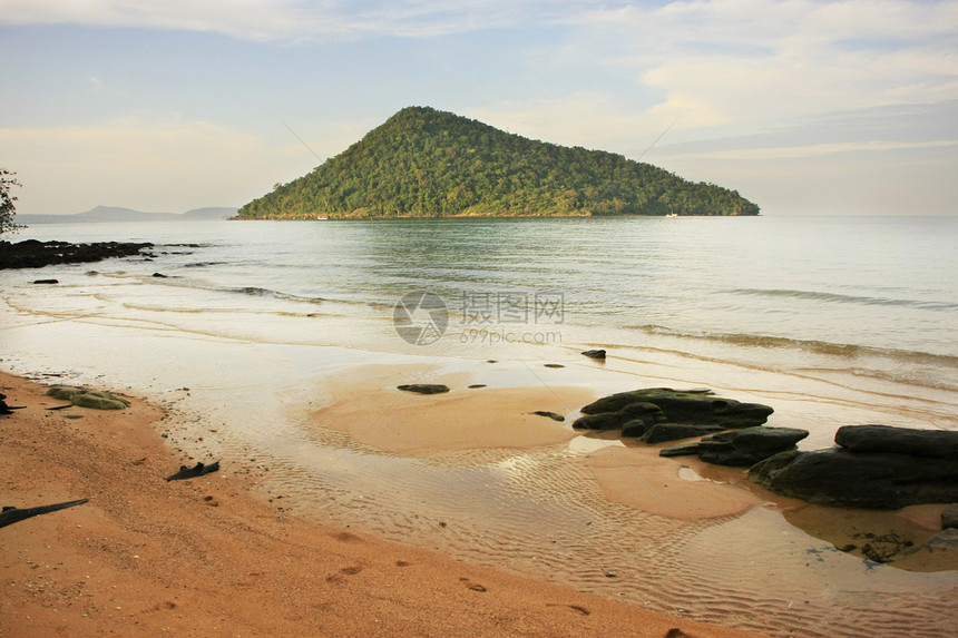 Koh Kon岛 见泰尔湾岛三龙海滩绿色蓝色海洋岩石天堂海湾天空热带图片