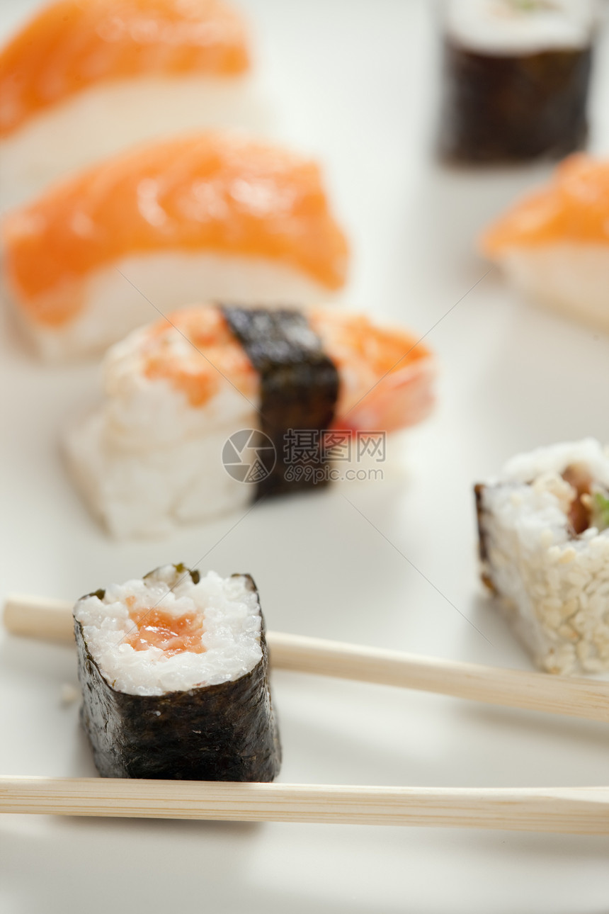 寿司食物营养膳食海鲜菜肴食品静物筷子盘子美食图片