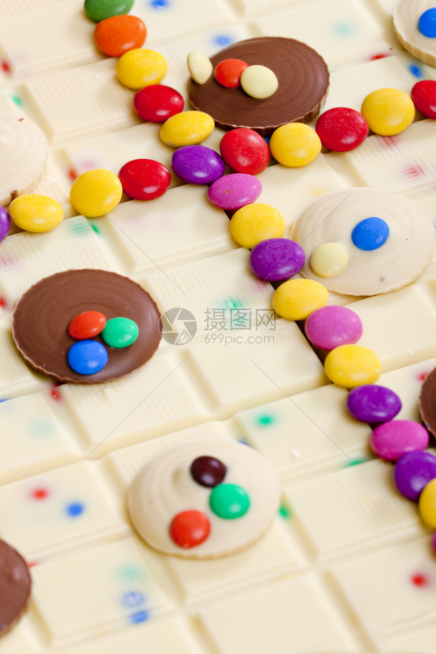 白巧克力和小聪明的活生生食物白色糖果营养聪明人诱惑甜点静物巧克力图片