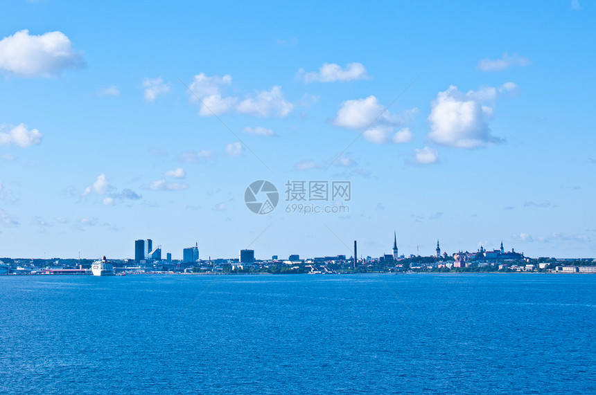 塔林首都风景建筑天际旅行教会蓝色天空历史性城市图片