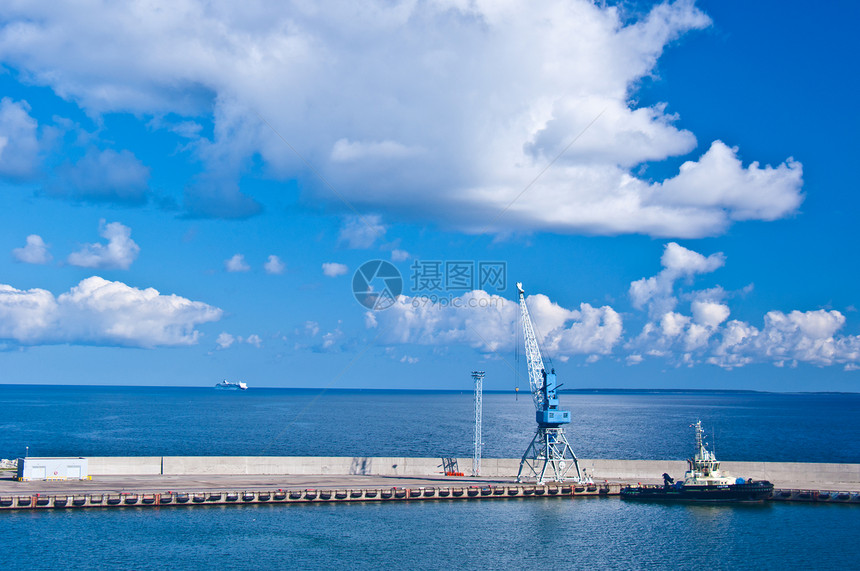 黄海角的起重机贸易工业蓝色物流港口码头海景海港渡船运输图片