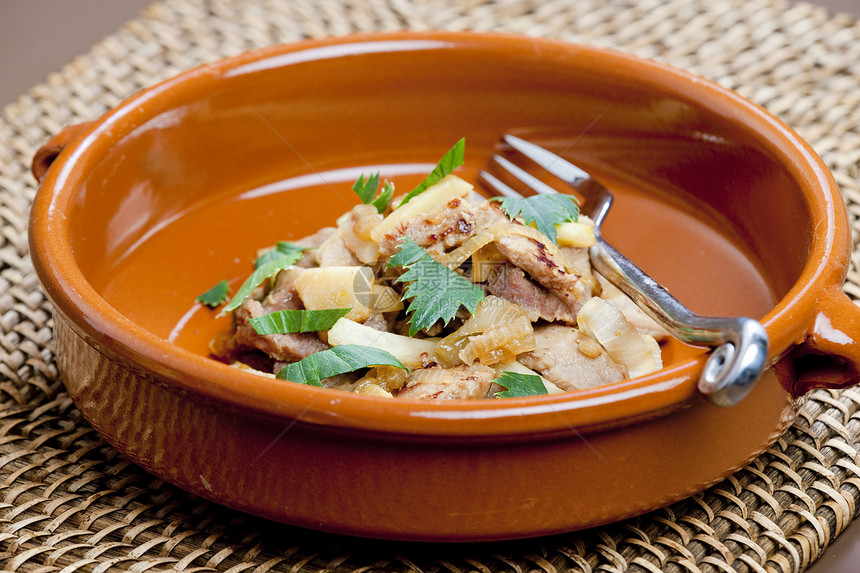 猪肉和菜菜面膳食芹菜蔬菜美食熟菜静物食品盘子食物熟食图片