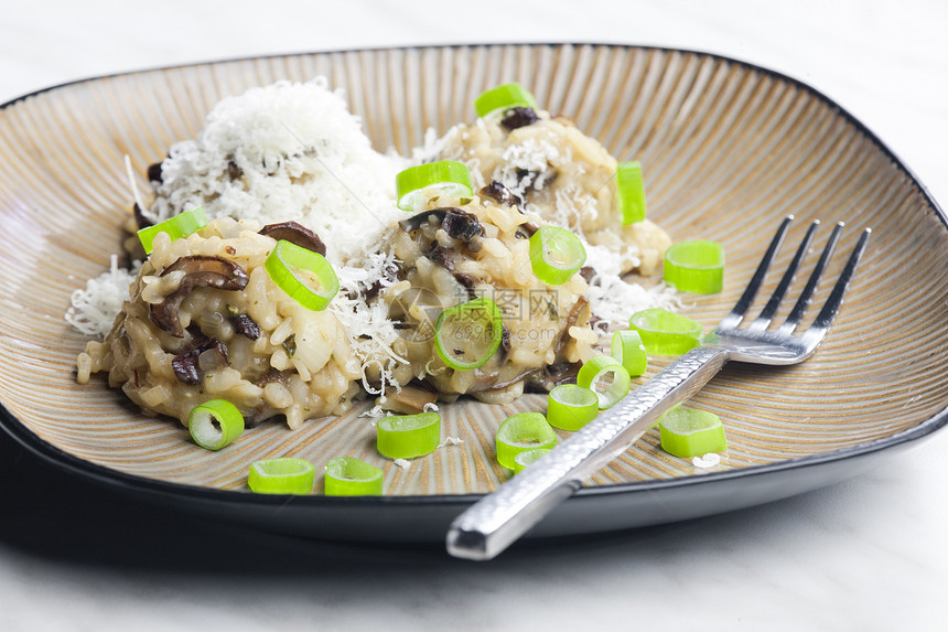 蘑菇瑞索叉子美食静物菜肴内饰食品洋葱熟菜营养熟食图片