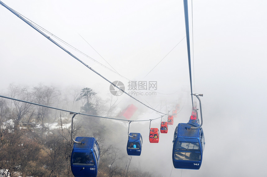 电缆汽车红色缆车屁股公园乐趣蓝色旅行车辆天空运输图片