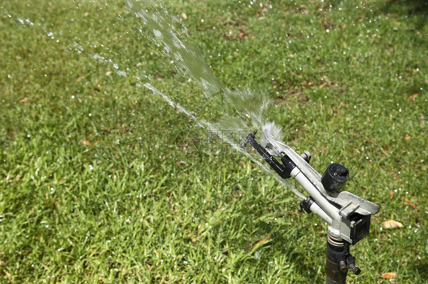 Sprinkler 喷雾器场地流动飞溅园艺绿色灌溉公园院子喷嘴洒水器图片