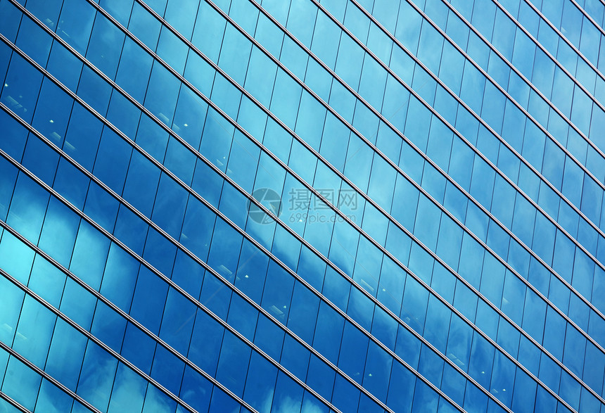 玻璃墙壁窗户白色正方形蓝色建造城市反光板镜子天空建筑学图片