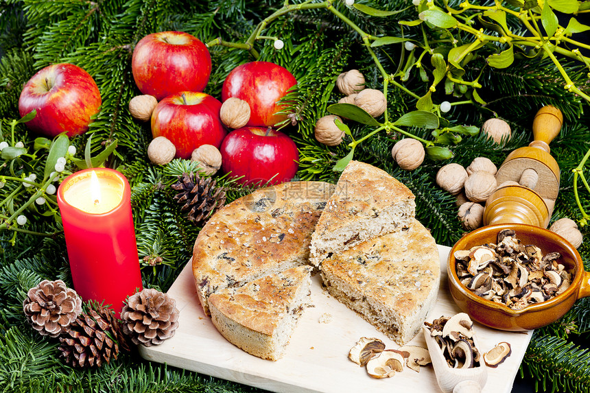 特别圣诞蘑菇糕饼内饰坚果传统营养锥体膳食静物符号烘焙核桃图片
