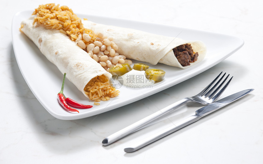 配有豆和大米的牛肉玉米卷饼食物食品内饰营养菜肴豆类熟食膳食植物叉子图片