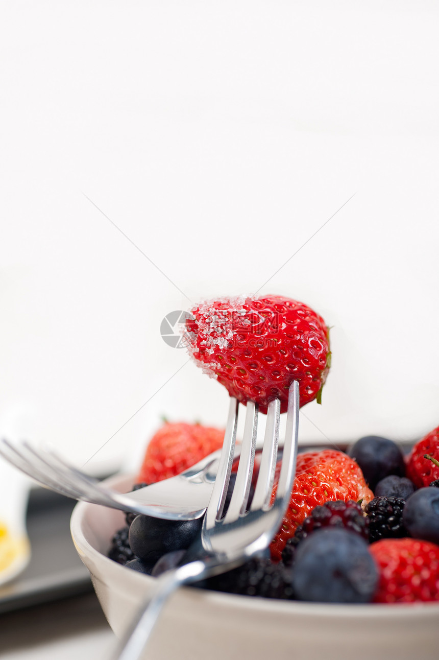 叉子隔离的草莓果味食物维生素小吃工作室宏观种子早餐甜点饮食图片