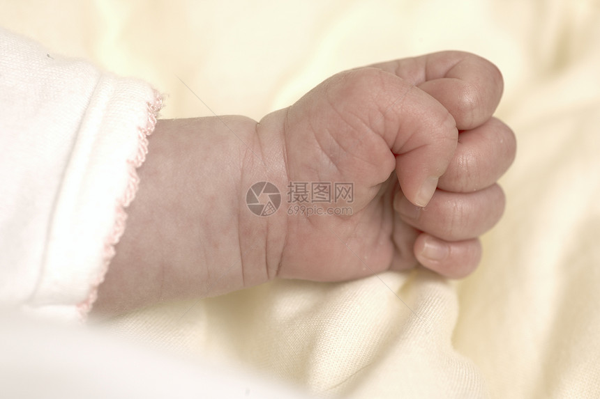 婴儿的手单身手指童年新生新生儿孩子们青年脆弱性内饰拳头图片