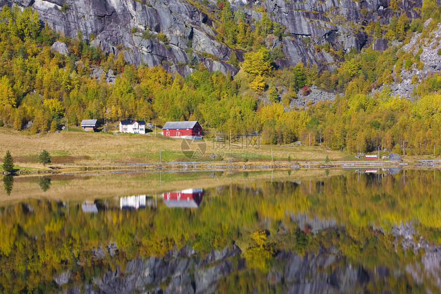 挪威奥塔河附近的地貌景观季节世界河流植被反射房子房屋植物群国家外观图片