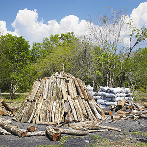 古巴比那尔德里奥省木炭堆炭窑螺栓木头燃料日志外观农村煤炭位置褐煤背景